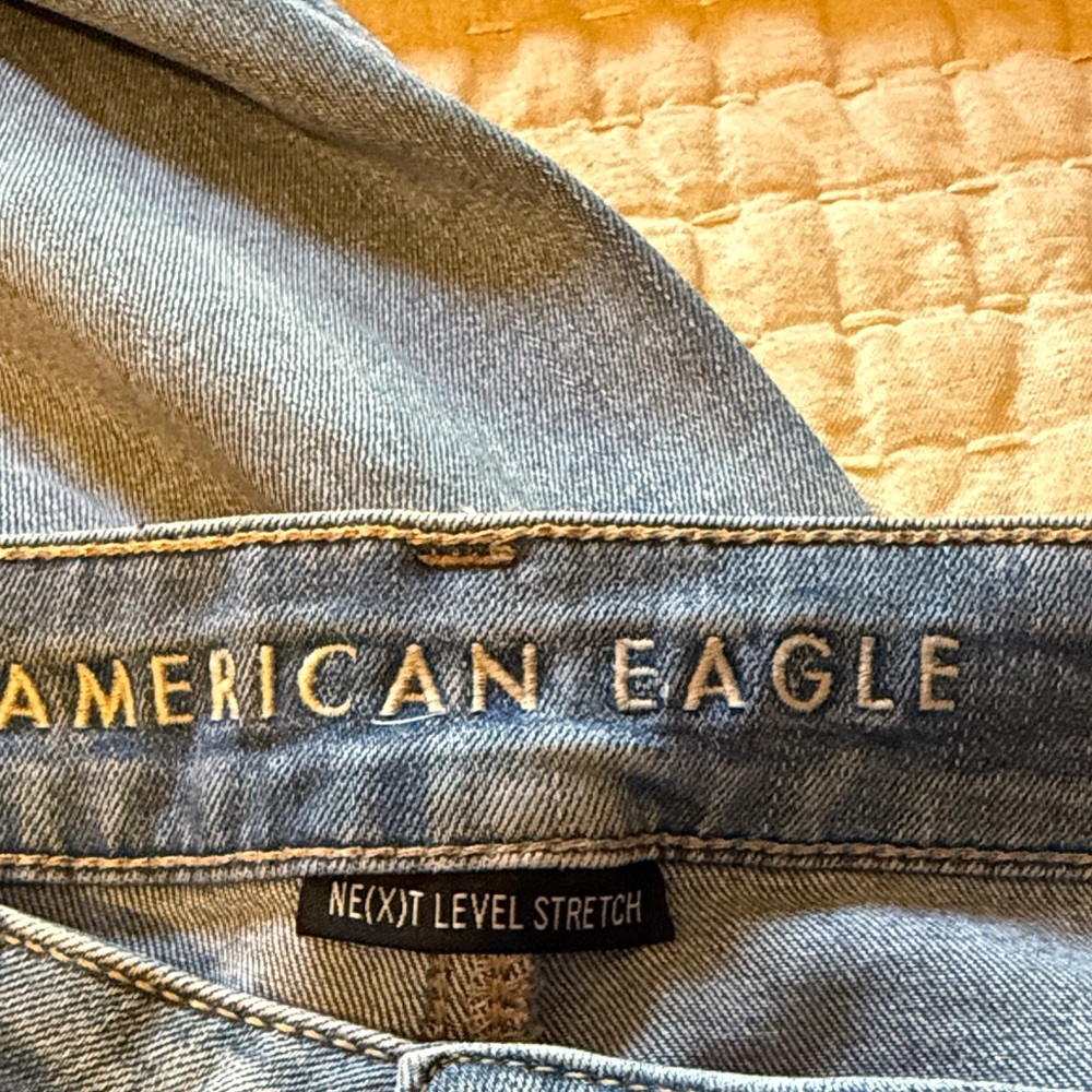 American Eagle Outfitters Light Blue Distressed Crop Jeans - Picture 2 of 5